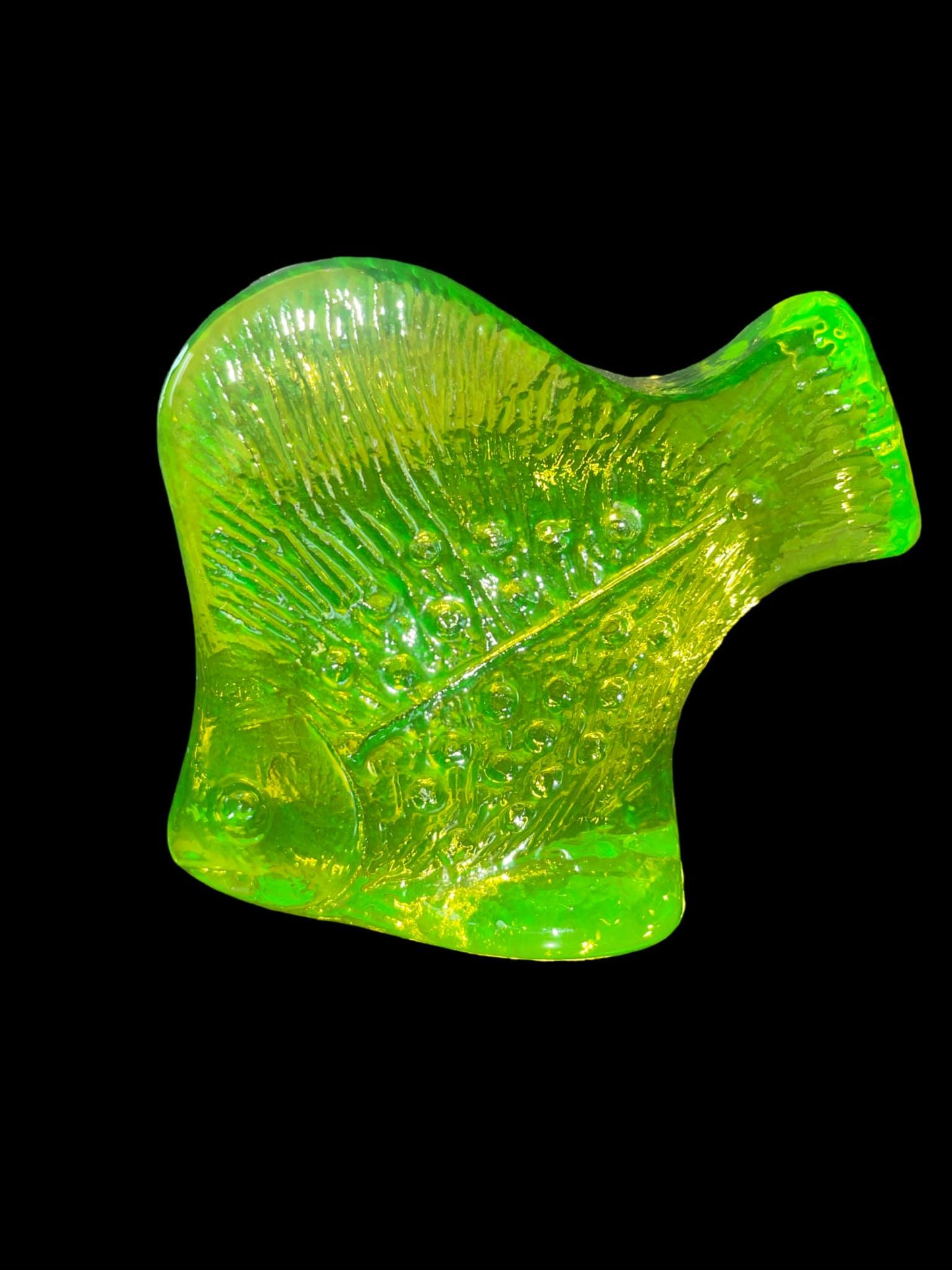 Uranium Glass (Fish) Figurine | UV Glowing Animal | Ocean Fish Statue