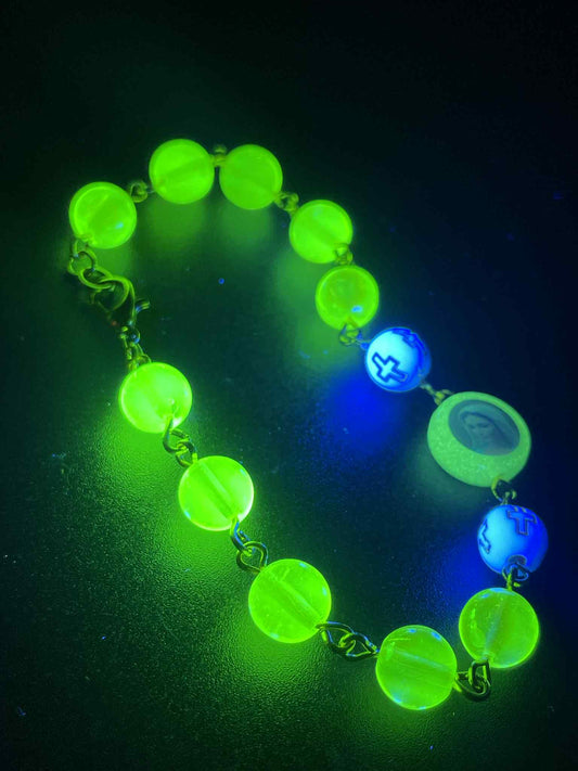 Glowing Religious Bracelet | Uranium Glass | Jesus & Virgin Mary | White/Gold Beads