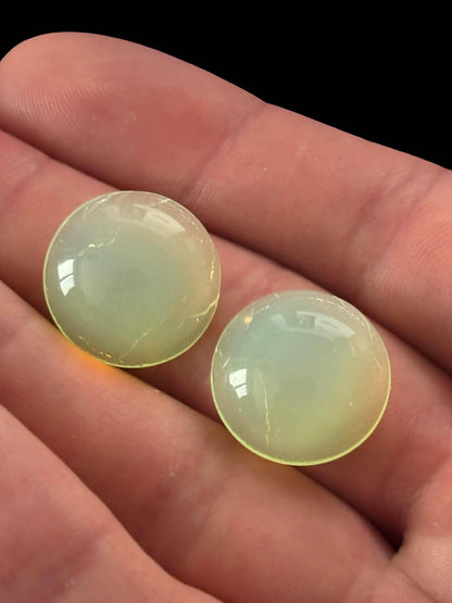 Uranium Glass (Cabochon) 18x18mm | UV Reactive | Round Opal for DIY Crafts