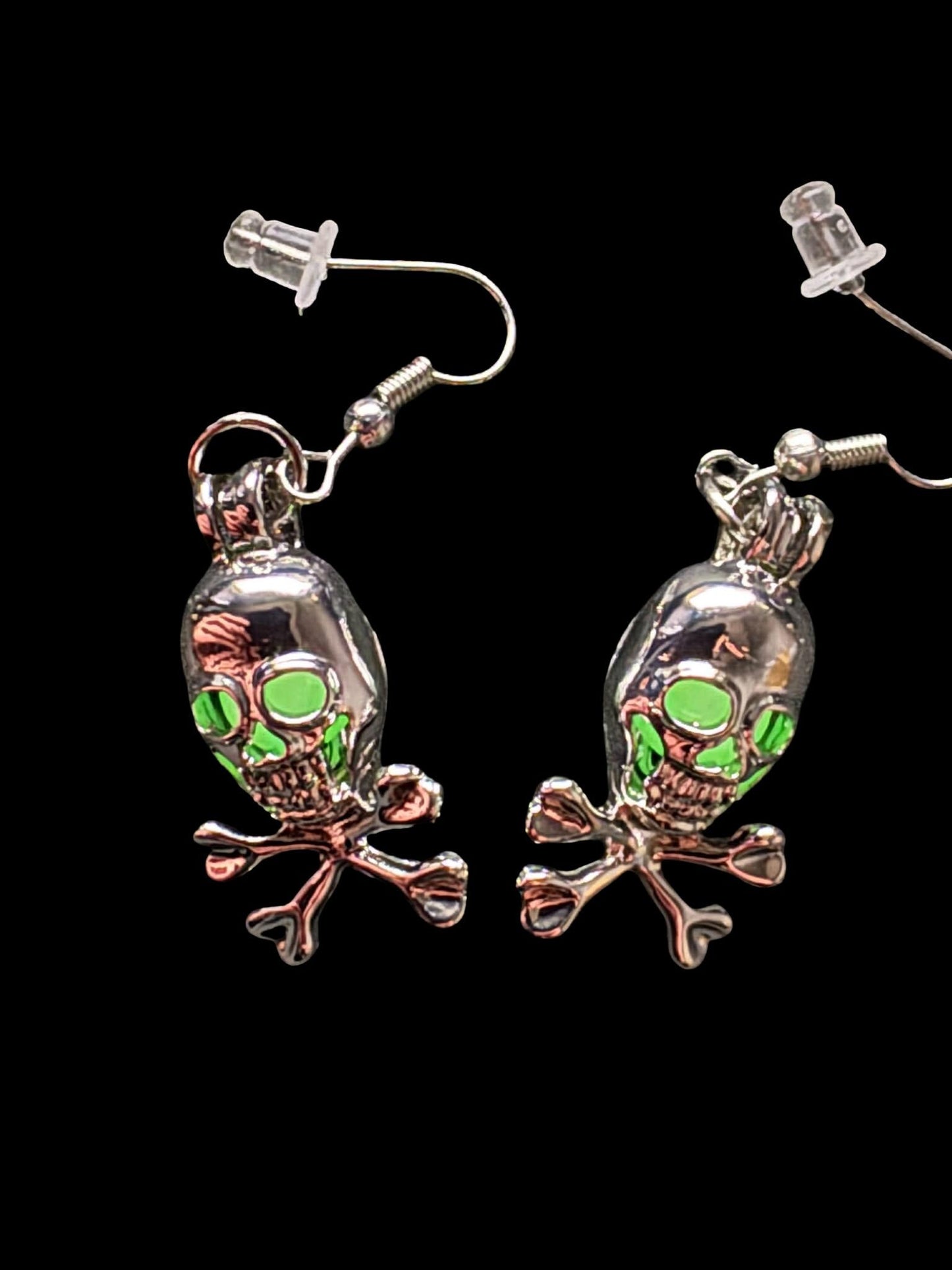 Green Glowing Skull Earrings – Neon Phosphorus Gothic Silver Jewelry, Perfect for Halloween, Parties & Dark Fashion Accessories