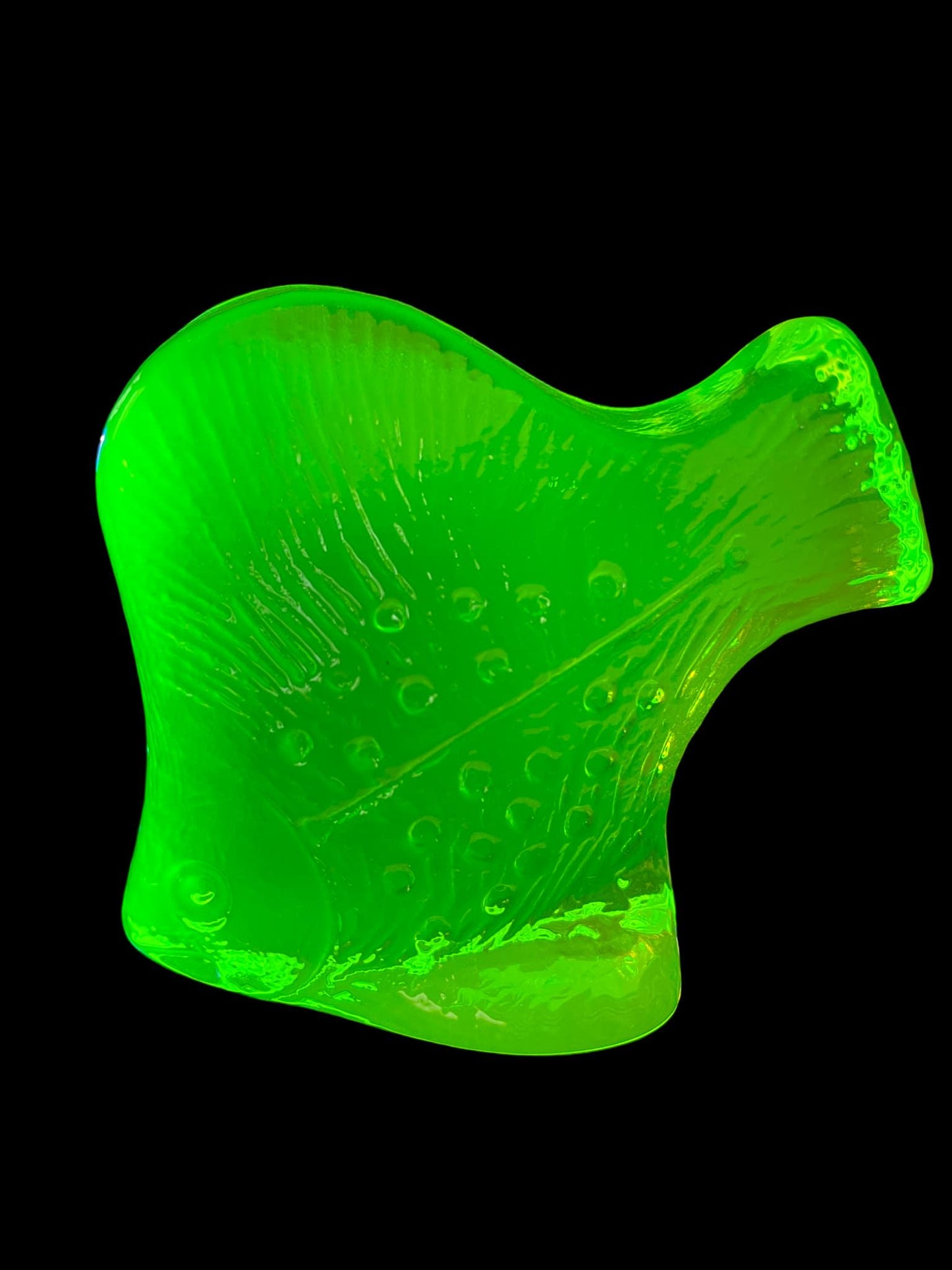 Uranium Glass (Fish) Figurine | UV Glowing Animal | Ocean Fish Statue