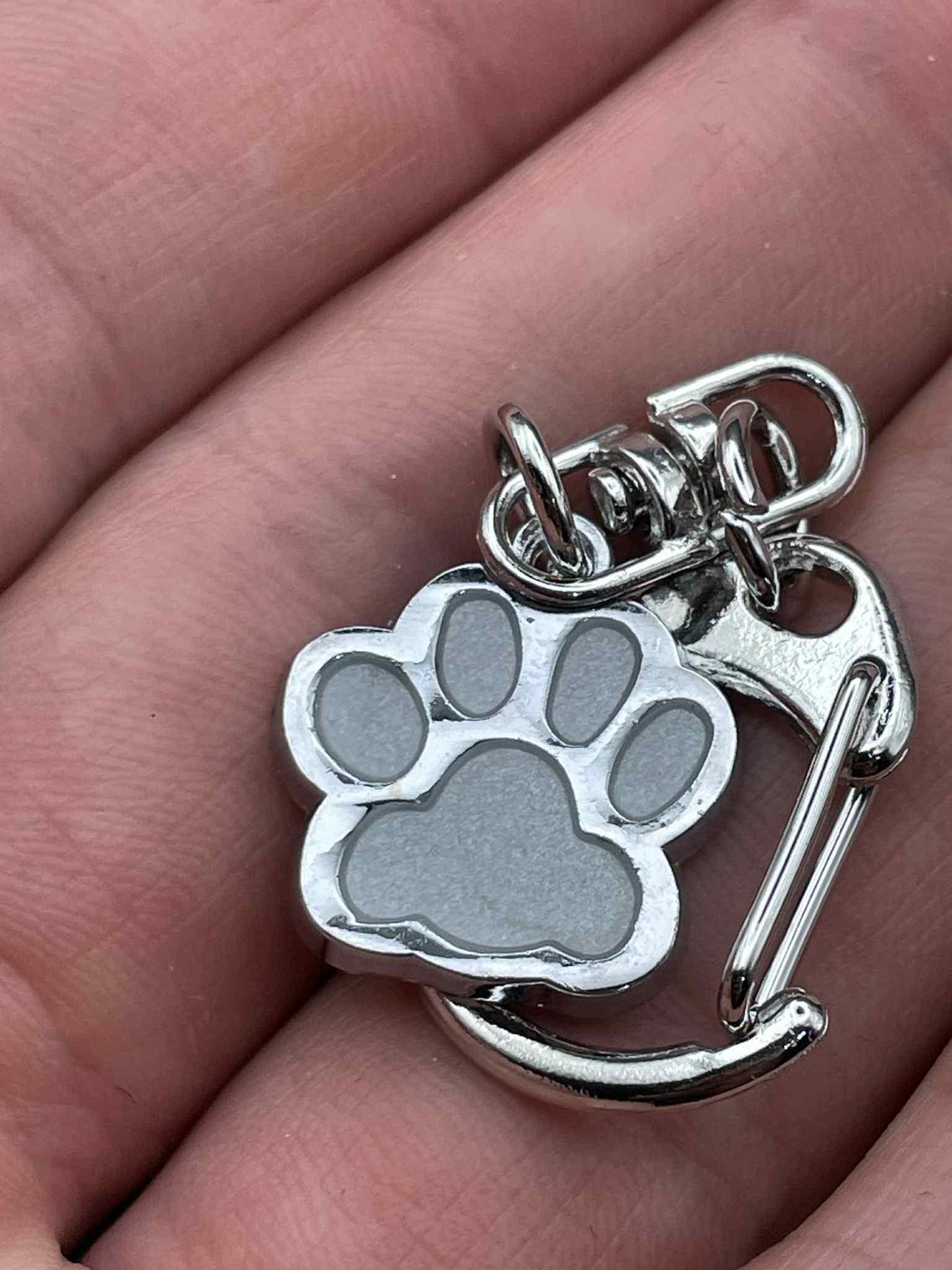 Glowing Dog Paw Keychain | Glow In The Dark | Phosphorescent Accessory for Dog Lovers, Backpacks, Keys & Night Visibility