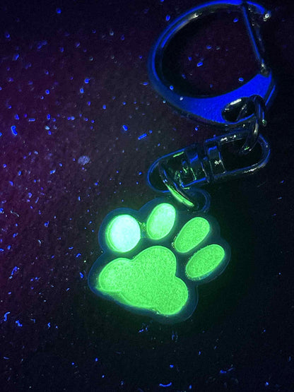Glowing Dog Paw Keychain | Glow In The Dark | Phosphorescent Accessory for Dog Lovers, Backpacks, Keys & Night Visibility