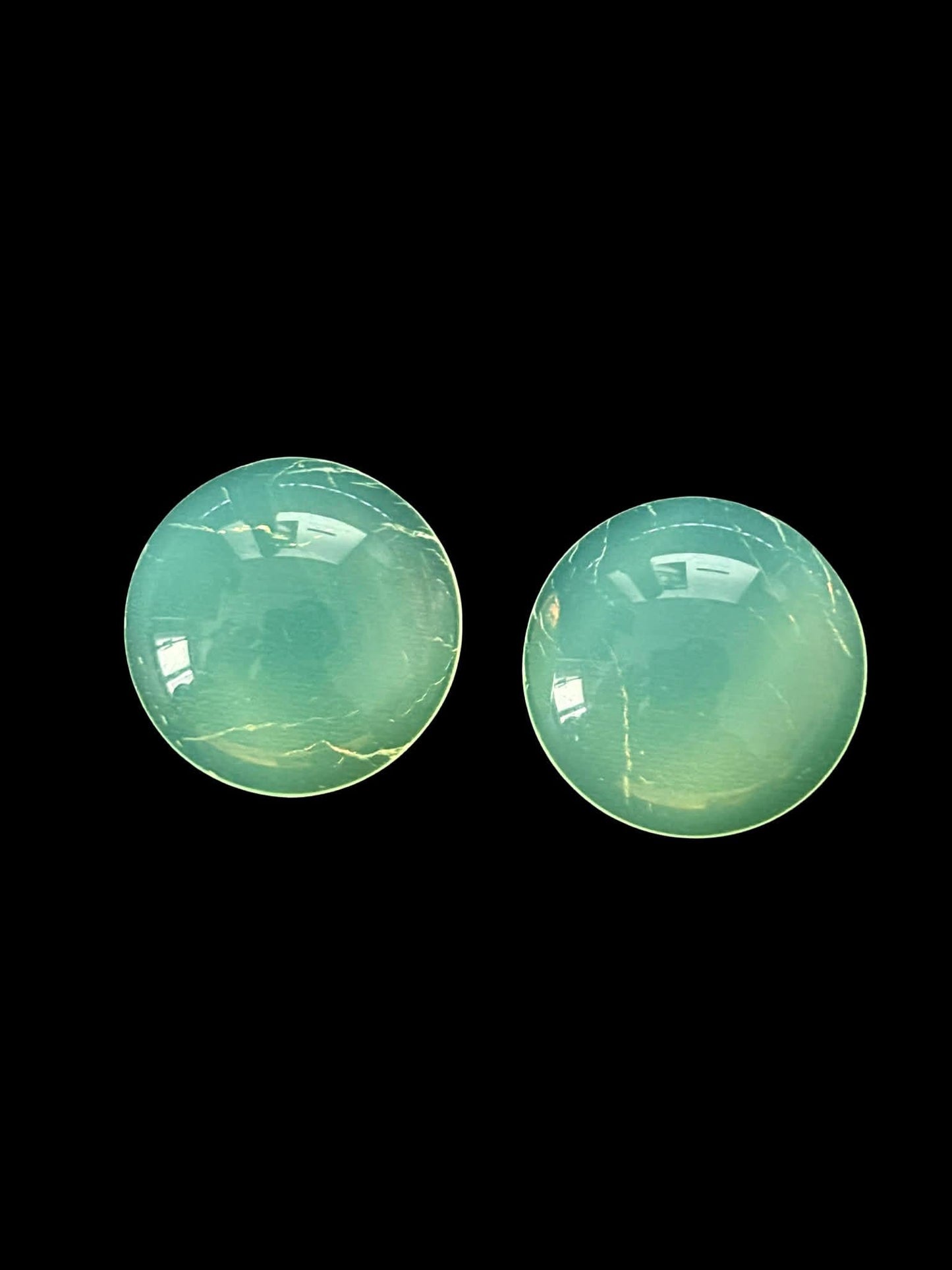 Uranium Glass (Cabochon) 18x18mm | UV Reactive | Round Opal for DIY Crafts