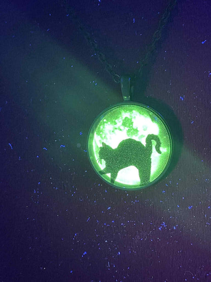 Glowing Round Necklace With Picture | Green Fluorescent Pendant Made of  Phosphorous | Glows In The Dark | Stainless Steel Luminous Jewelry