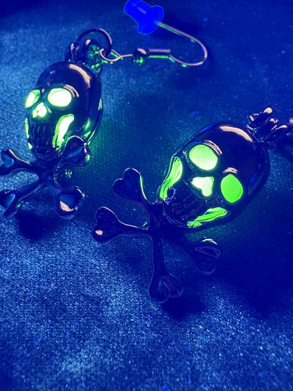 Green Glowing Skull Earrings – Neon Phosphorus Gothic Silver Jewelry, Perfect for Halloween, Parties & Dark Fashion Accessories