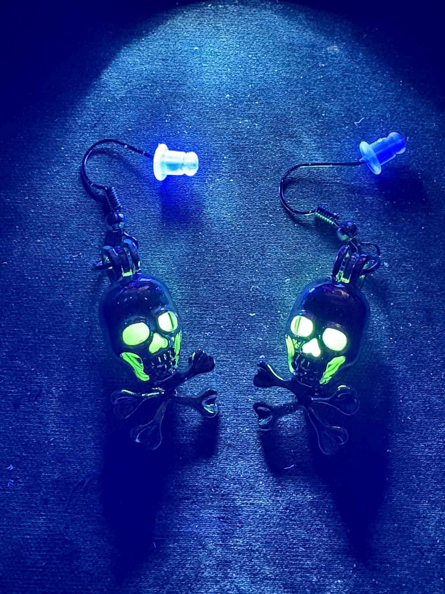 Green Glowing Skull Earrings – Neon Phosphorus Gothic Silver Jewelry, Perfect for Halloween, Parties & Dark Fashion Accessories