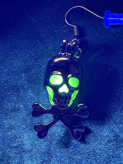 Green Glowing Skull Earrings – Neon Phosphorus Gothic Silver Jewelry, Perfect for Halloween, Parties & Dark Fashion Accessories