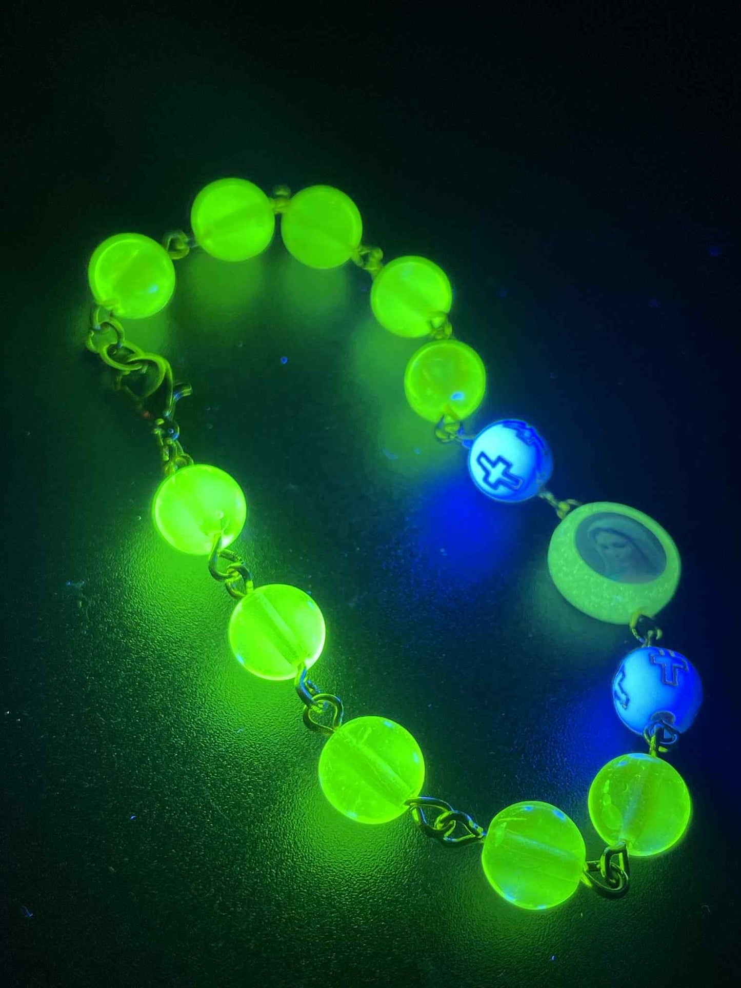 Glowing Religious Bracelet | Uranium Glass | Jesus & Virgin Mary | White/Gold Beads